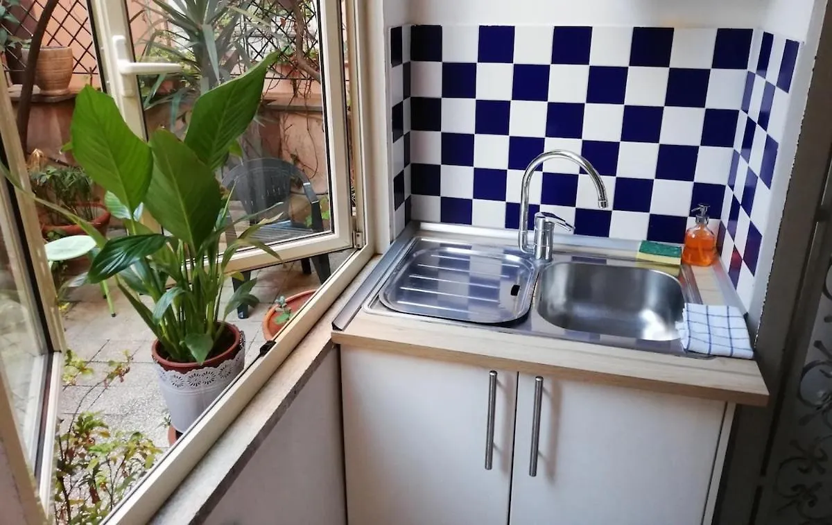 Apartment In Rome-Trastevere - Amorhome